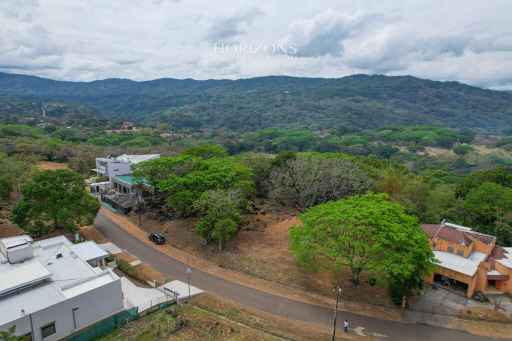 Lote De 1325M² Vista A La Naturaleza En Hacienda Los Reyes La Guácima Alajuela Njr60