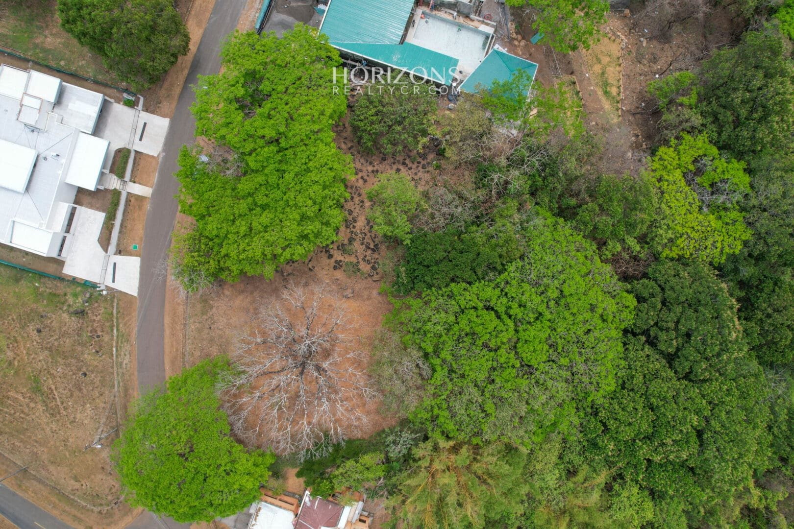 Lote de 1325m² Vista a la Naturaleza en Hacienda los Reyes la Guácima Alajuela njr60