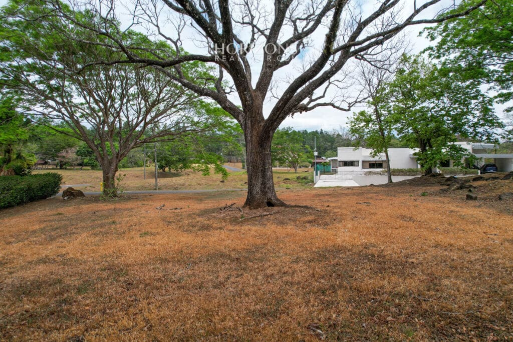 Lote de 1325m² Vista a la Naturaleza en Hacienda los Reyes la Guácima Alajuela njr60