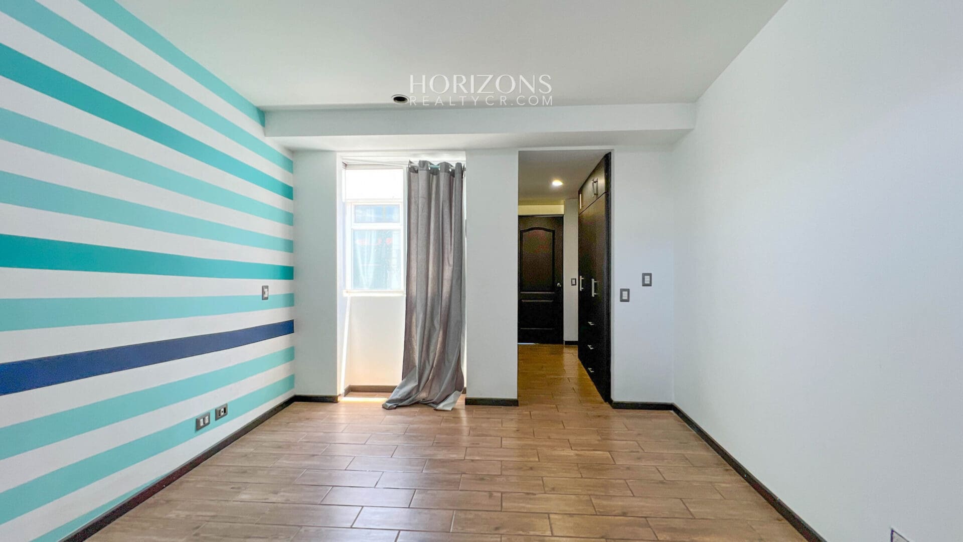 Casa en Venta Moderna con Techos altos en Condominio en Alajuela njr61