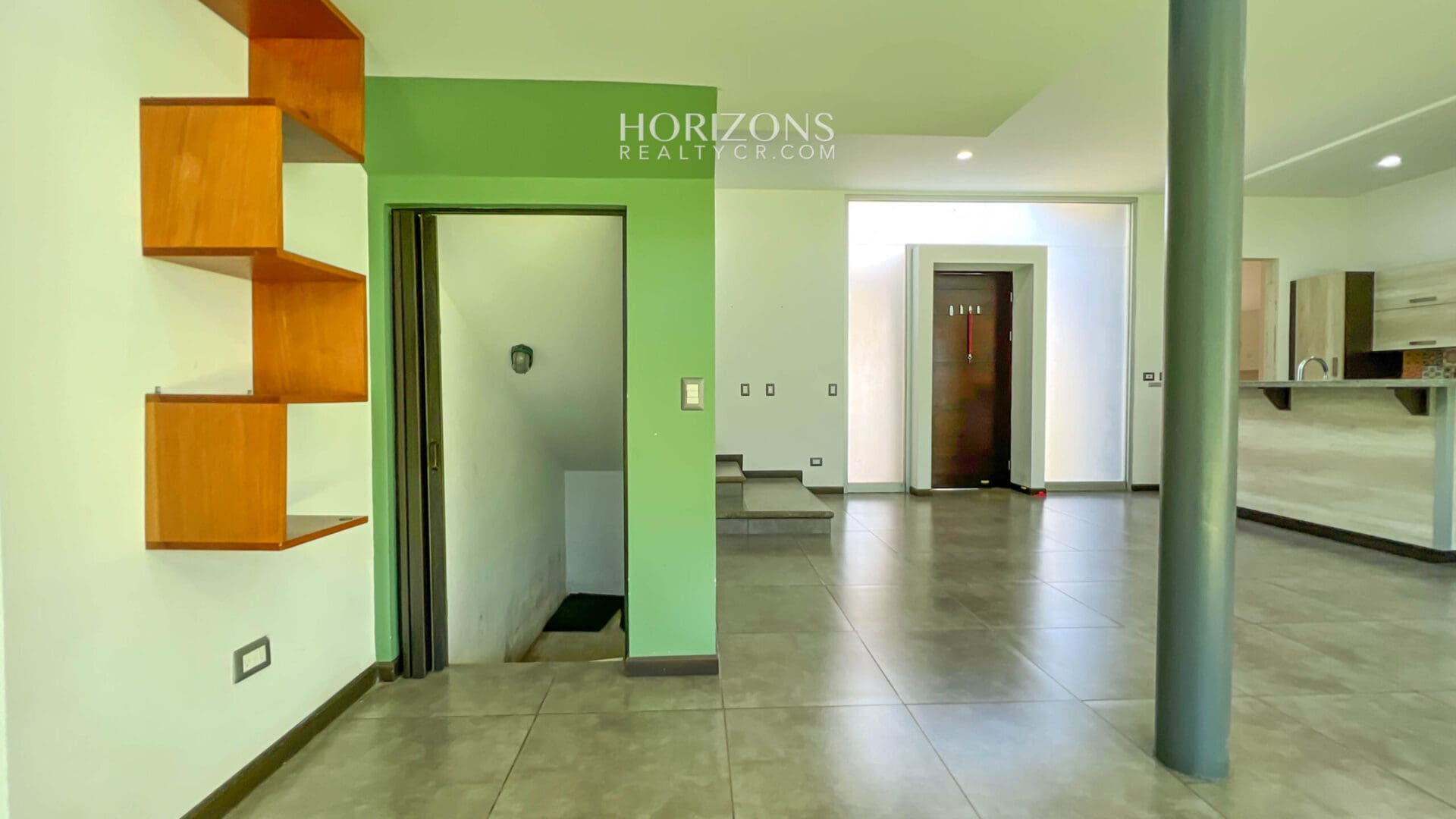 Casa en Venta Moderna con Techos altos en Condominio en Alajuela njr61