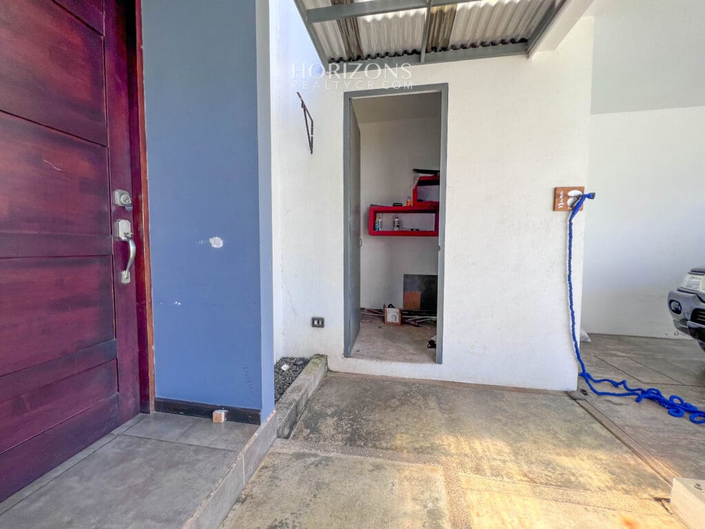 Casa en Venta Moderna con Techos altos en Condominio en Alajuela njr61