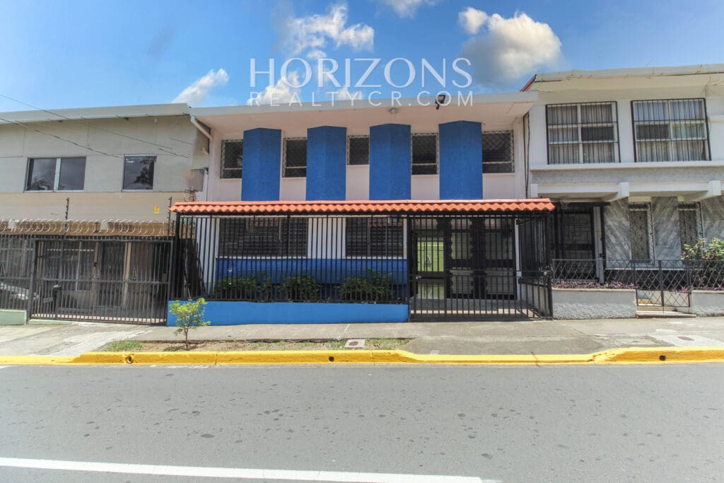 Alquiler De Casa Independiente Con Uso De Suelo Mixto En Sabana Njv240