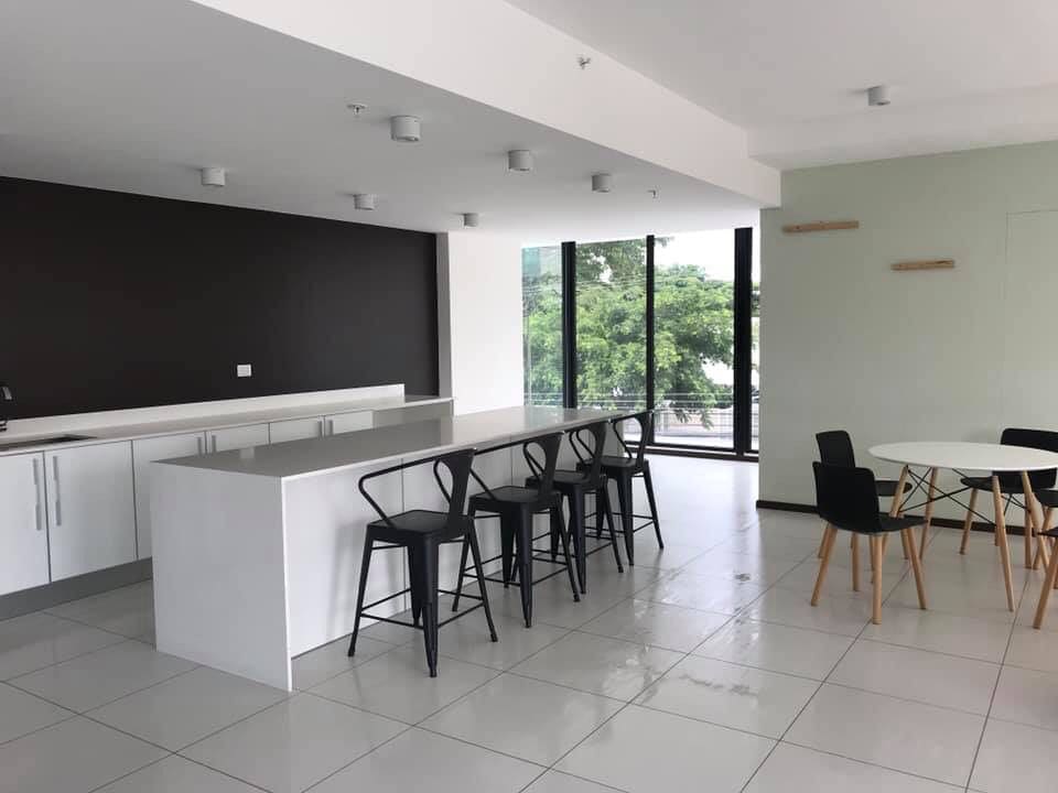 Apartamento Amueblado Piso 12 en Rohrmoser Exc Ubicación nja1087
