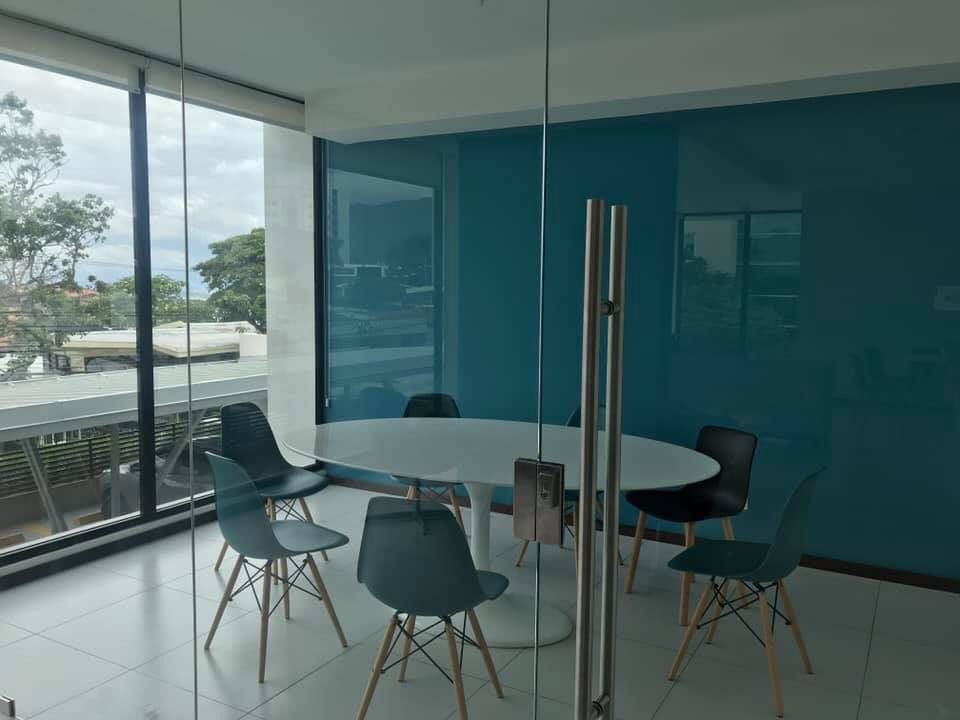 Apartamento Amueblado Piso 12 en Rohrmoser Exc Ubicación nja1087