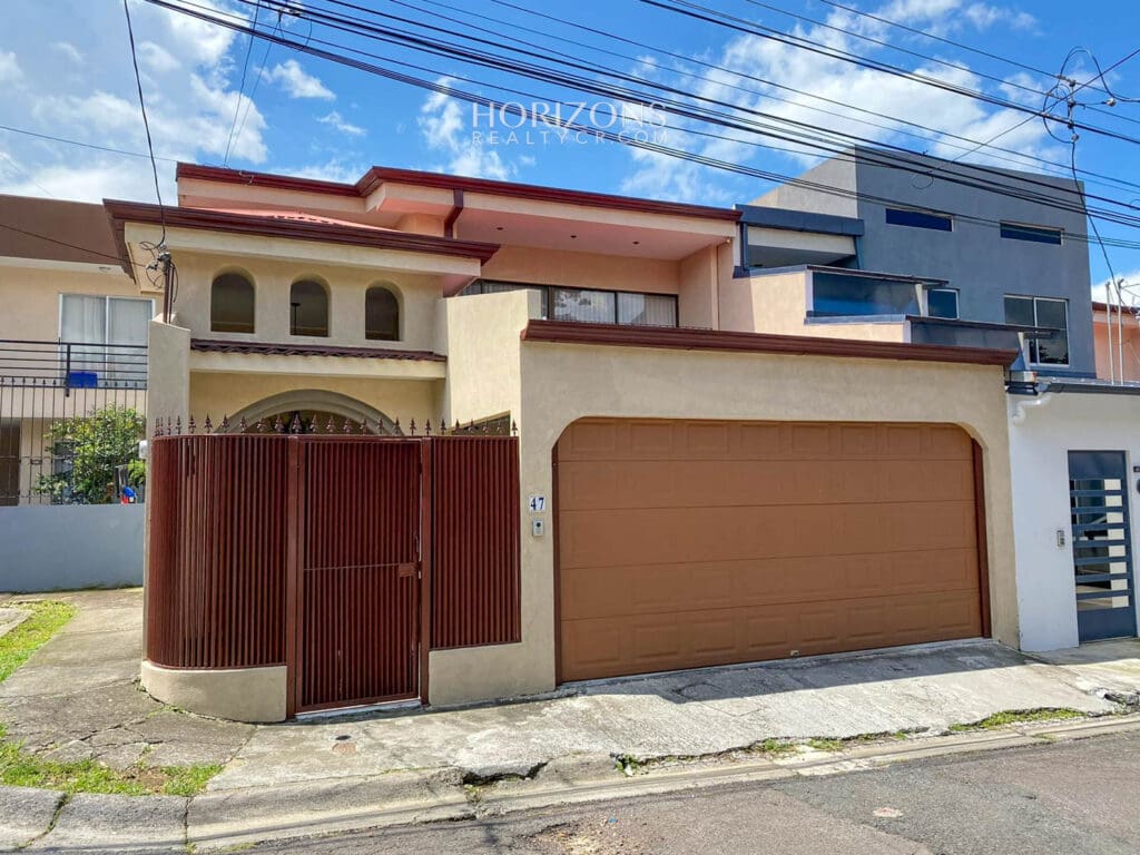 Venta De Casa En Rohrmoser 4 Habitaciones Una En Planta Baja! Nja1073