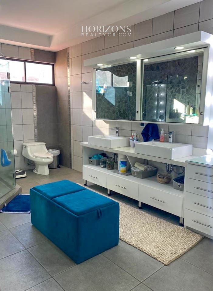 Venta de Casa en Rohrmoser 4 Habitaciones una En Planta Baja! nja1073