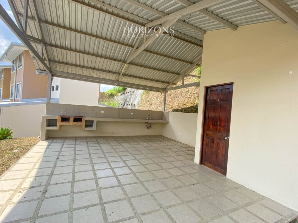 ¡SABANILLA! CASA EN CONDOMINIO AMPLIO PATIO nja1081