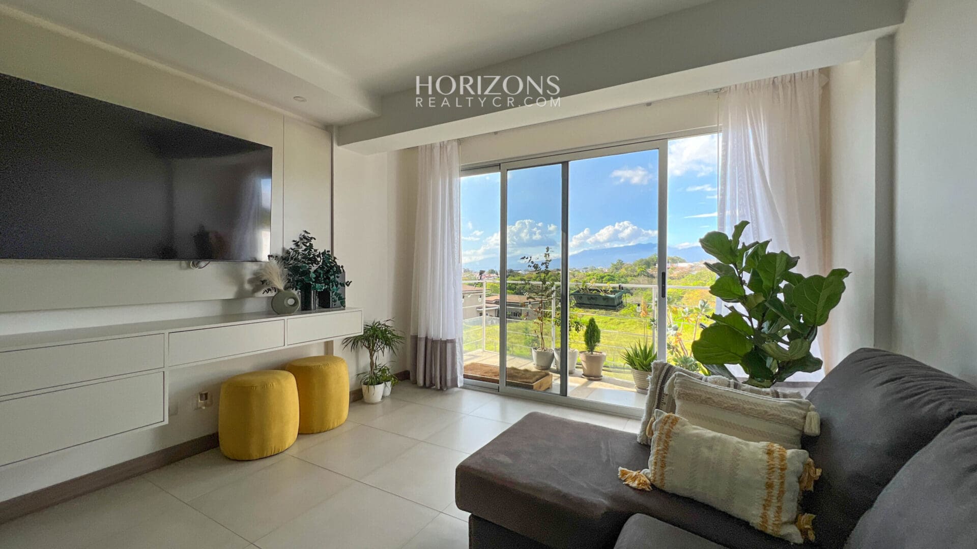 Moderno y Amplio apartamento en venta Curridabat con excelente ubicación nja1084