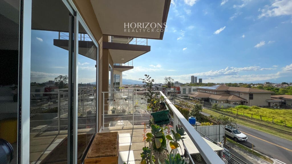 Moderno y Amplio apartamento en venta Curridabat con excelente ubicación nja1084