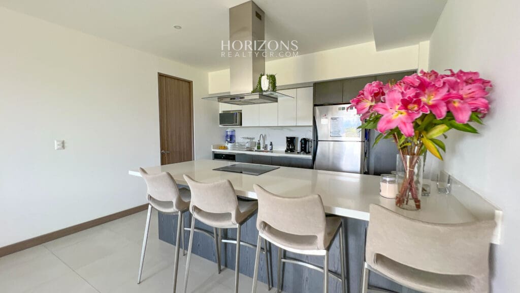 Moderno y Amplio apartamento en venta Curridabat con excelente ubicación nja1084