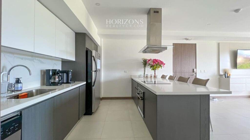 Moderno y Amplio apartamento en venta Curridabat con excelente ubicación nja1084