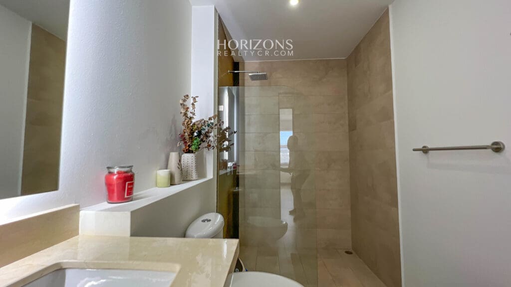 Moderno y Amplio apartamento en venta Curridabat con excelente ubicación nja1084