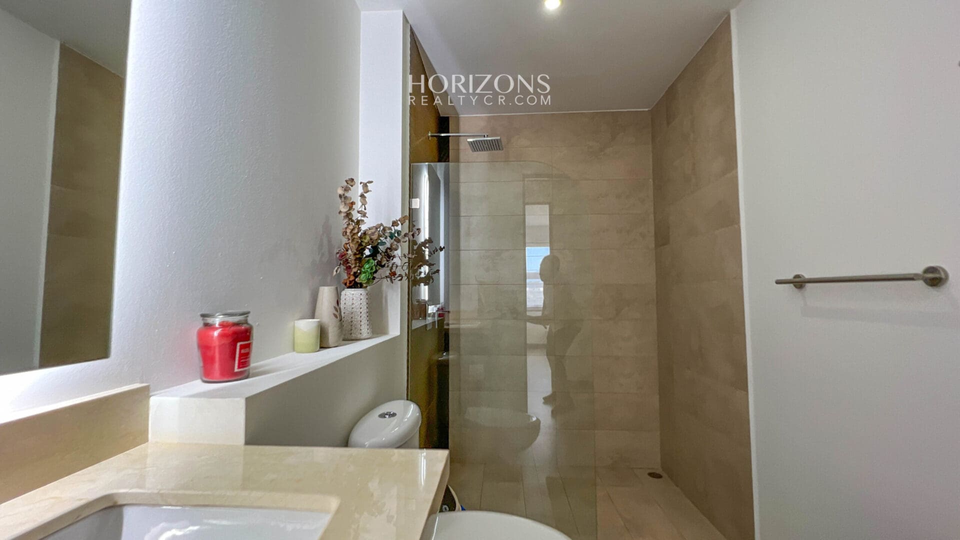 Moderno y Amplio apartamento en venta Curridabat con excelente ubicación nja1084
