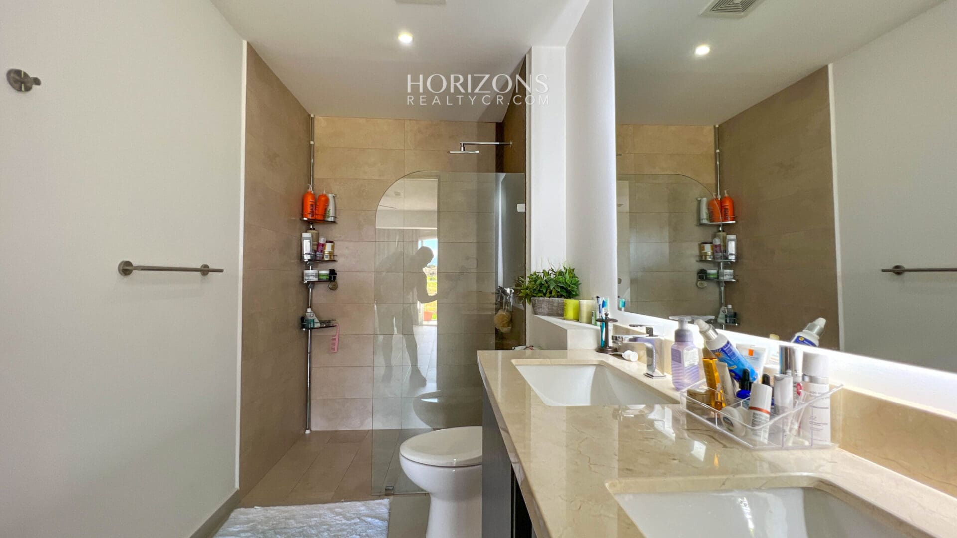 Moderno y Amplio apartamento en venta Curridabat con excelente ubicación nja1084