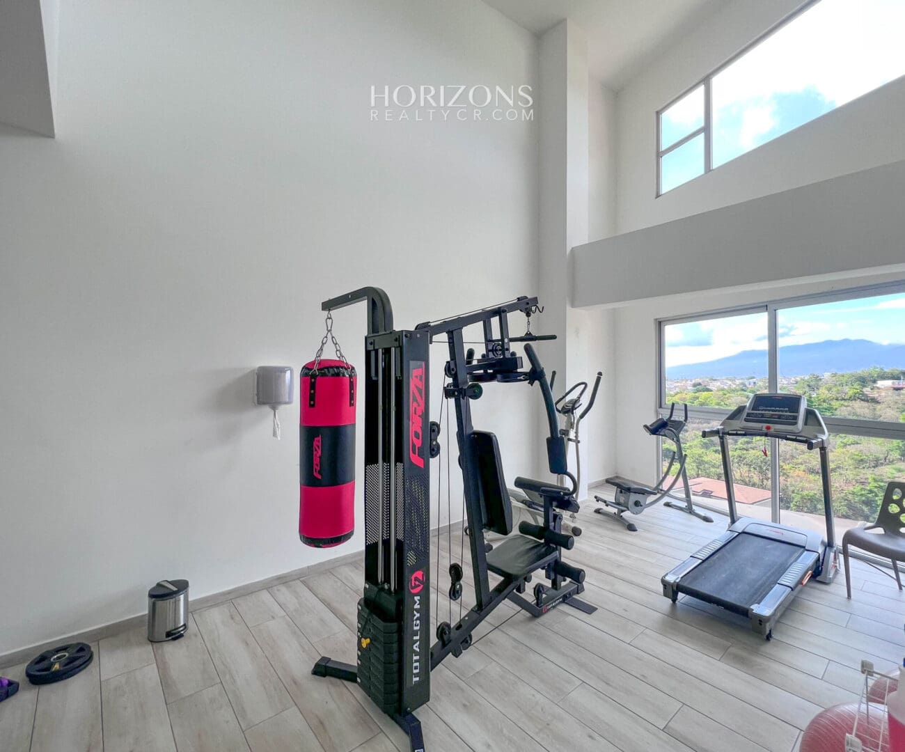 Moderno y Amplio apartamento en venta Curridabat con excelente ubicación nja1084