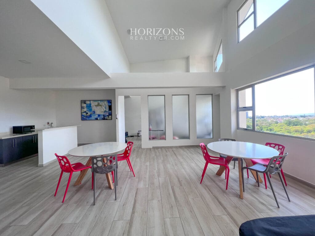 Moderno y Amplio apartamento en venta Curridabat con excelente ubicación nja1084