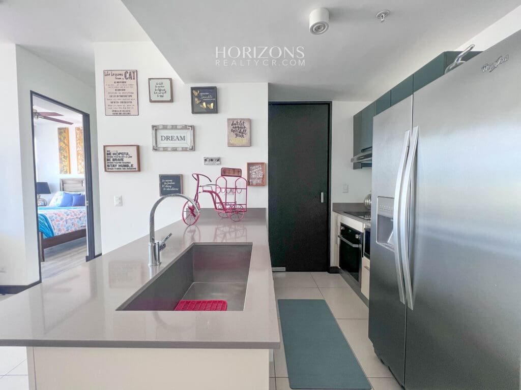 Apartamento Amueblado Piso 12 en Rohrmoser Exc Ubicación nja1087