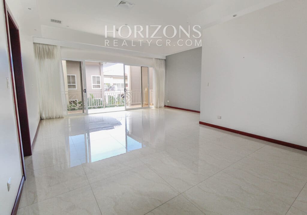 APARTAMENTO EN PRIMER NIVEL  CONDOMINIO ESCAZU njv245.