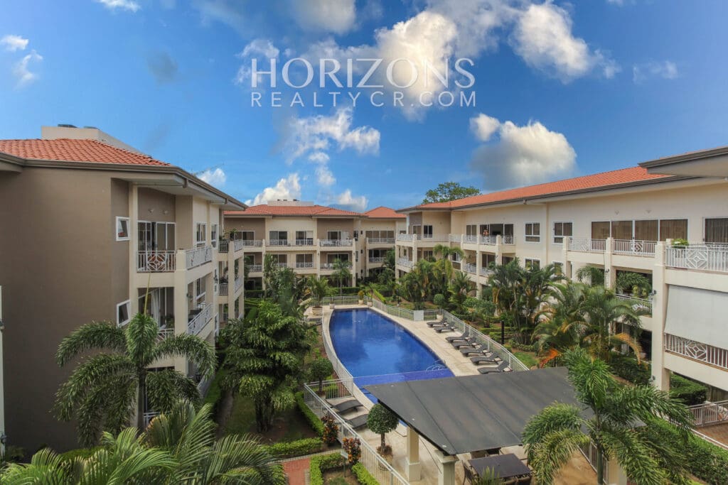 APARTAMENTO EN PRIMER NIVEL  CONDOMINIO ESCAZU njv245.