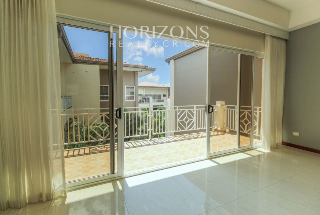 APARTAMENTO EN PRIMER NIVEL  CONDOMINIO ESCAZU njv245.