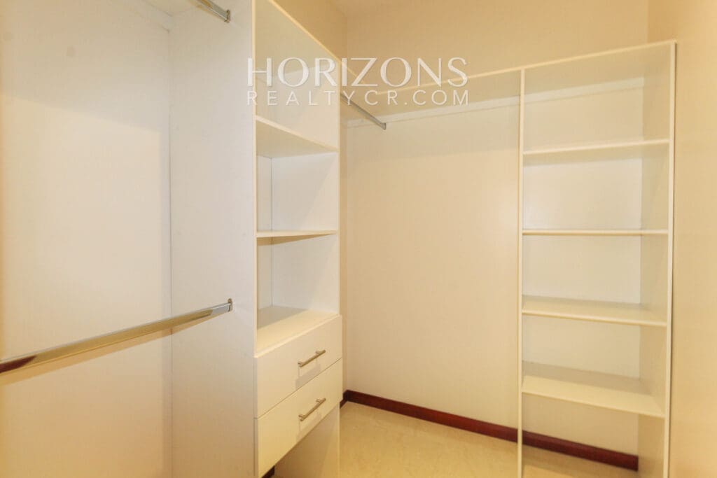 APARTAMENTO EN PRIMER NIVEL  CONDOMINIO ESCAZU njv245.