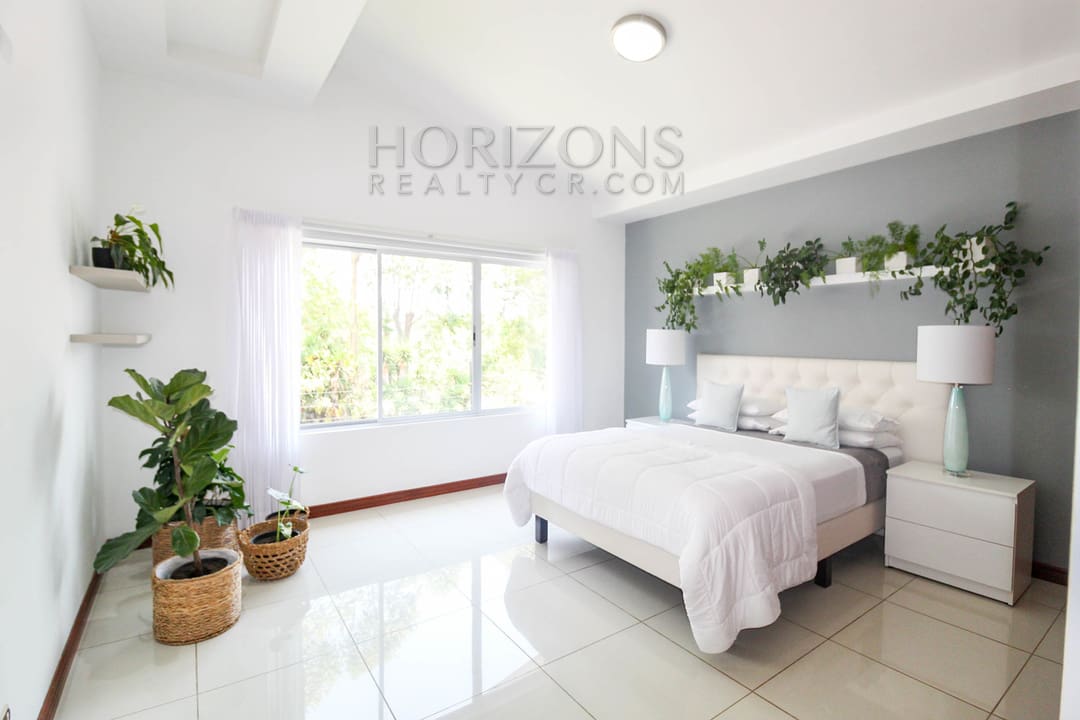 Se Vende Casa 4 Habitaciones con Patio Condominio en Sabanilla con 3 Parqueos noj942