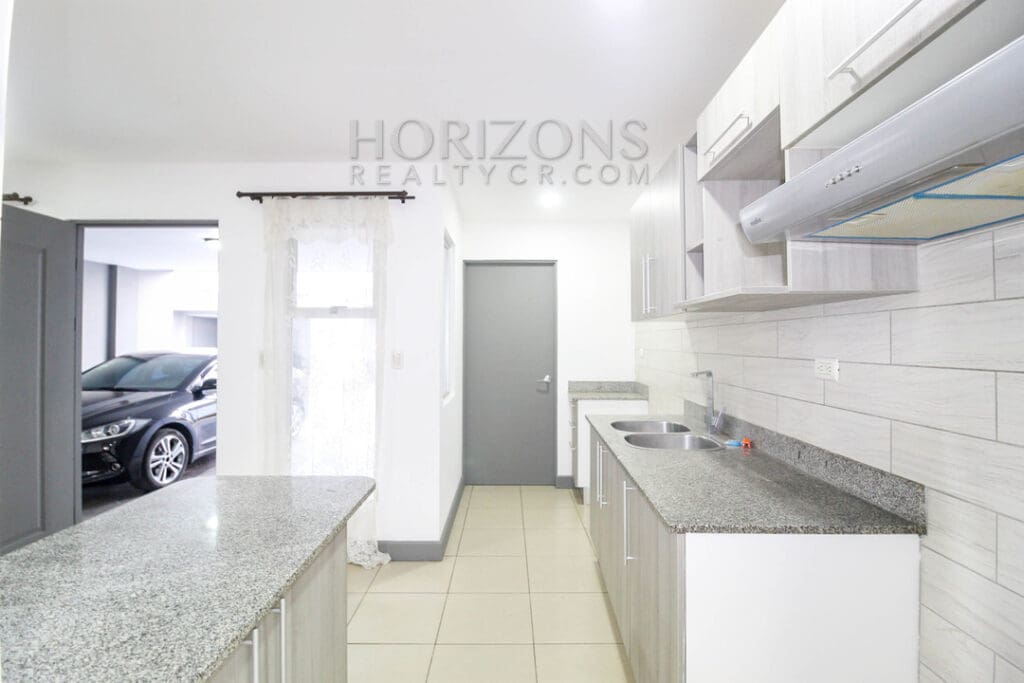 Se Alquila Casa En Sabanilla 3 Habitaciones + Amenidades noj1005