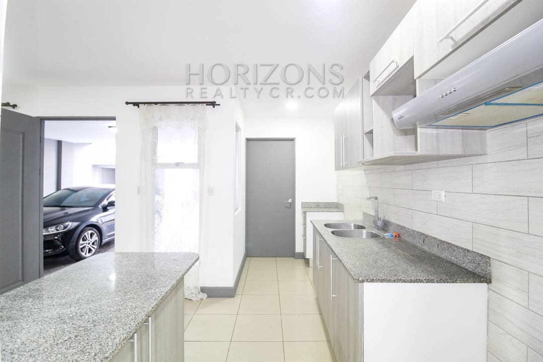Se Alquila Casa En Sabanilla 3 Habitaciones + Amenidades noj1005