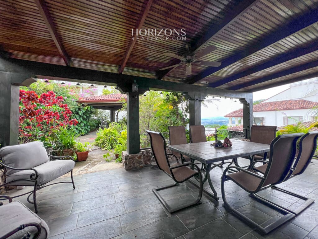 Lujo, comodidad y vistas impresionantes: la casa perfecta en Santa Ana Alto de Las Palomas, San José, Costa Rica nja1028