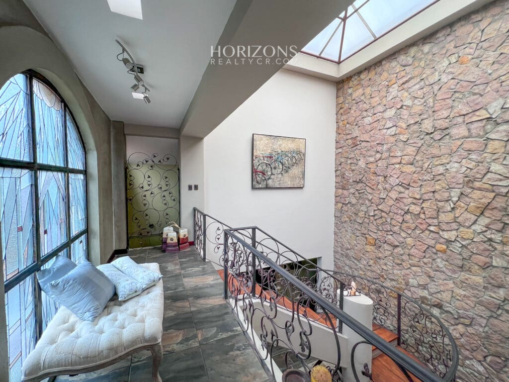 Lujo, comodidad y vistas impresionantes: la casa perfecta en Santa Ana Alto de Las Palomas, San José, Costa Rica nja1028