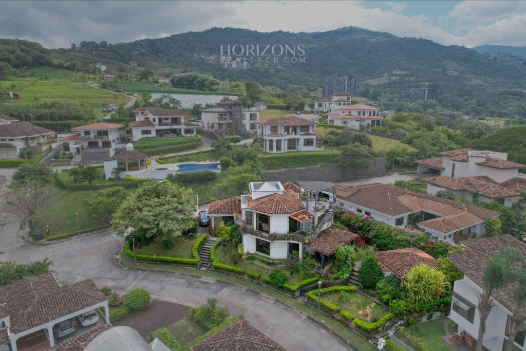 Lujo, comodidad y vistas impresionantes: la casa perfecta en Santa Ana Alto de Las Palomas, San José, Costa Rica nja1028