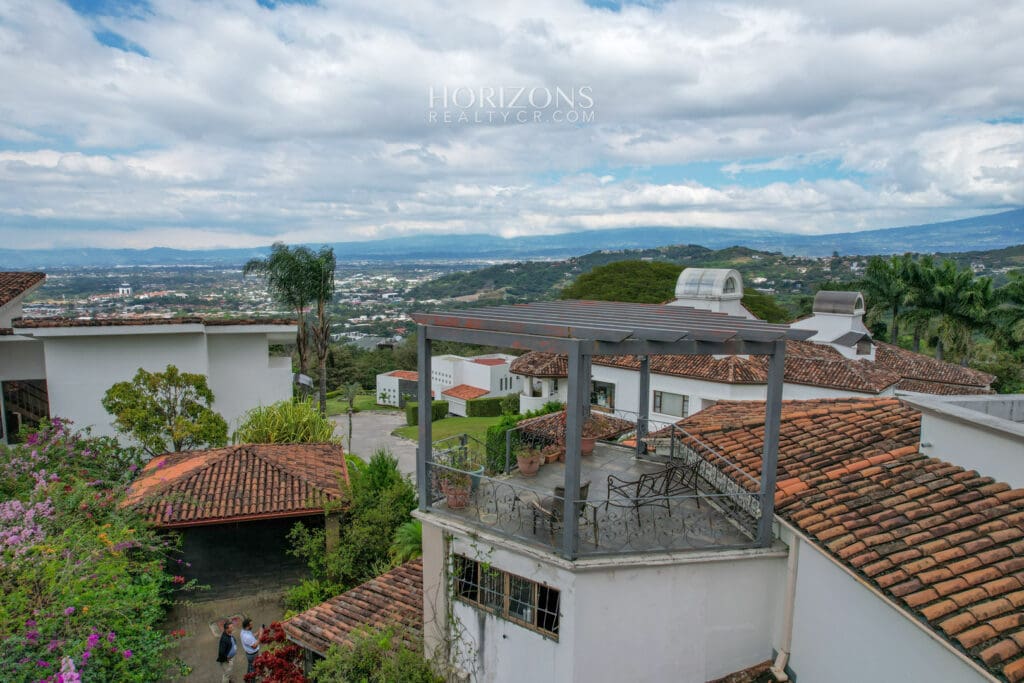 Lujo, comodidad y vistas impresionantes: la casa perfecta en Santa Ana Alto de Las Palomas, San José, Costa Rica nja1028