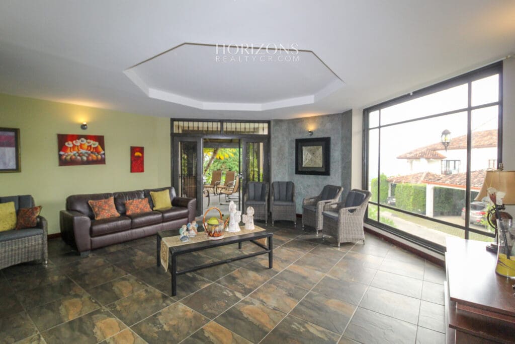 Lujo, comodidad y vistas impresionantes: la casa perfecta en Santa Ana Alto de Las Palomas, San José, Costa Rica nja1028