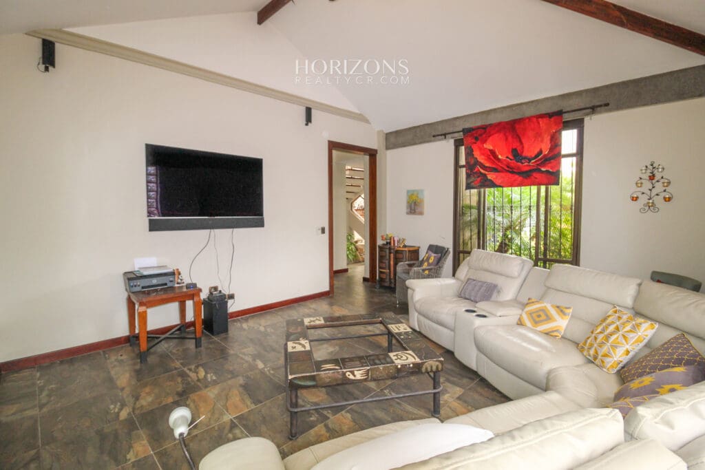 Lujo, comodidad y vistas impresionantes: la casa perfecta en Santa Ana Alto de Las Palomas, San José, Costa Rica nja1028