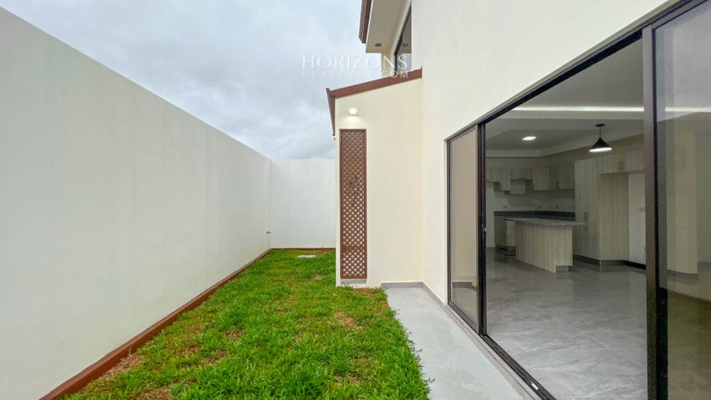 Venta Casa Nueva con Diseño Moderno y Excelentes Amenidades En Condominio Distrito San Juan NJA1091