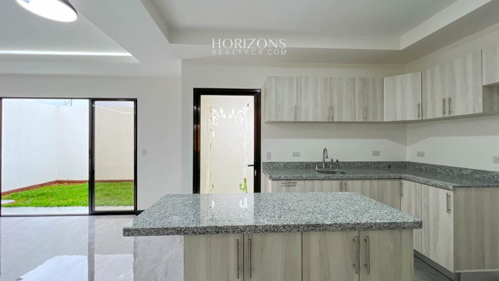 Venta Casa Nueva con Diseño Moderno y Excelentes Amenidades En Condominio Distrito San Juan NJA1091