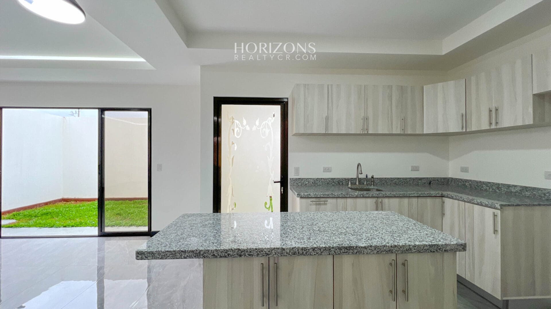 Venta Casa Nueva con Diseño Moderno y Excelentes Amenidades En Condominio Distrito San Juan NJA1091