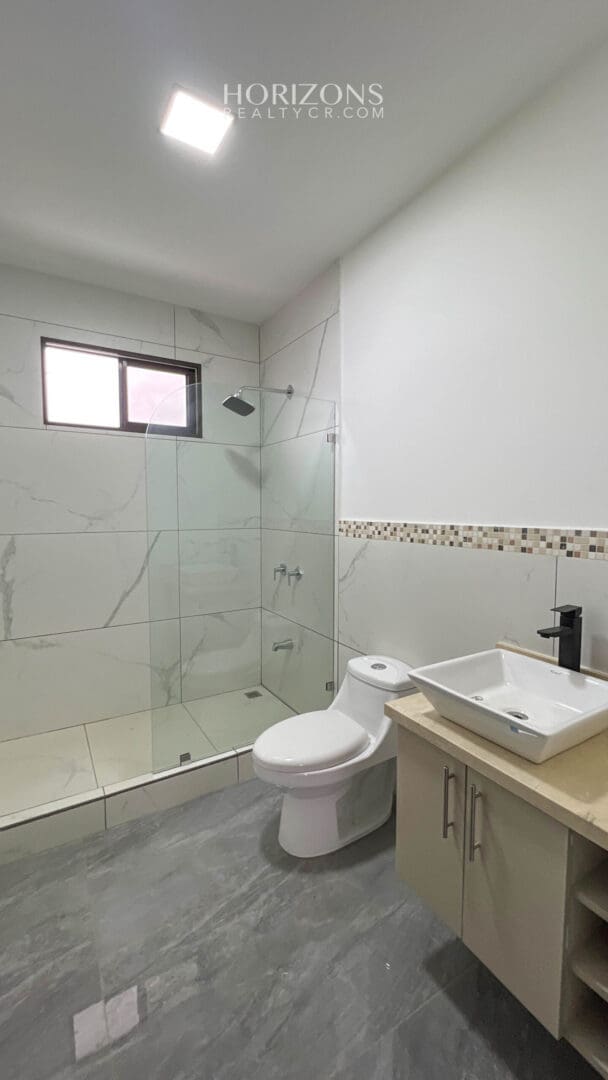 Venta Casa Nueva con Diseño Moderno y Excelentes Amenidades En Condominio Distrito San Juan NJA1091