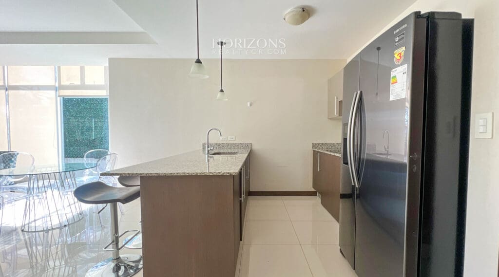 Venta de Moderno Apartamento Amueblado a 1.7 KM de La UCR 1 Habitación 1 Parqueo Oportunidad de Inversión  nja1092