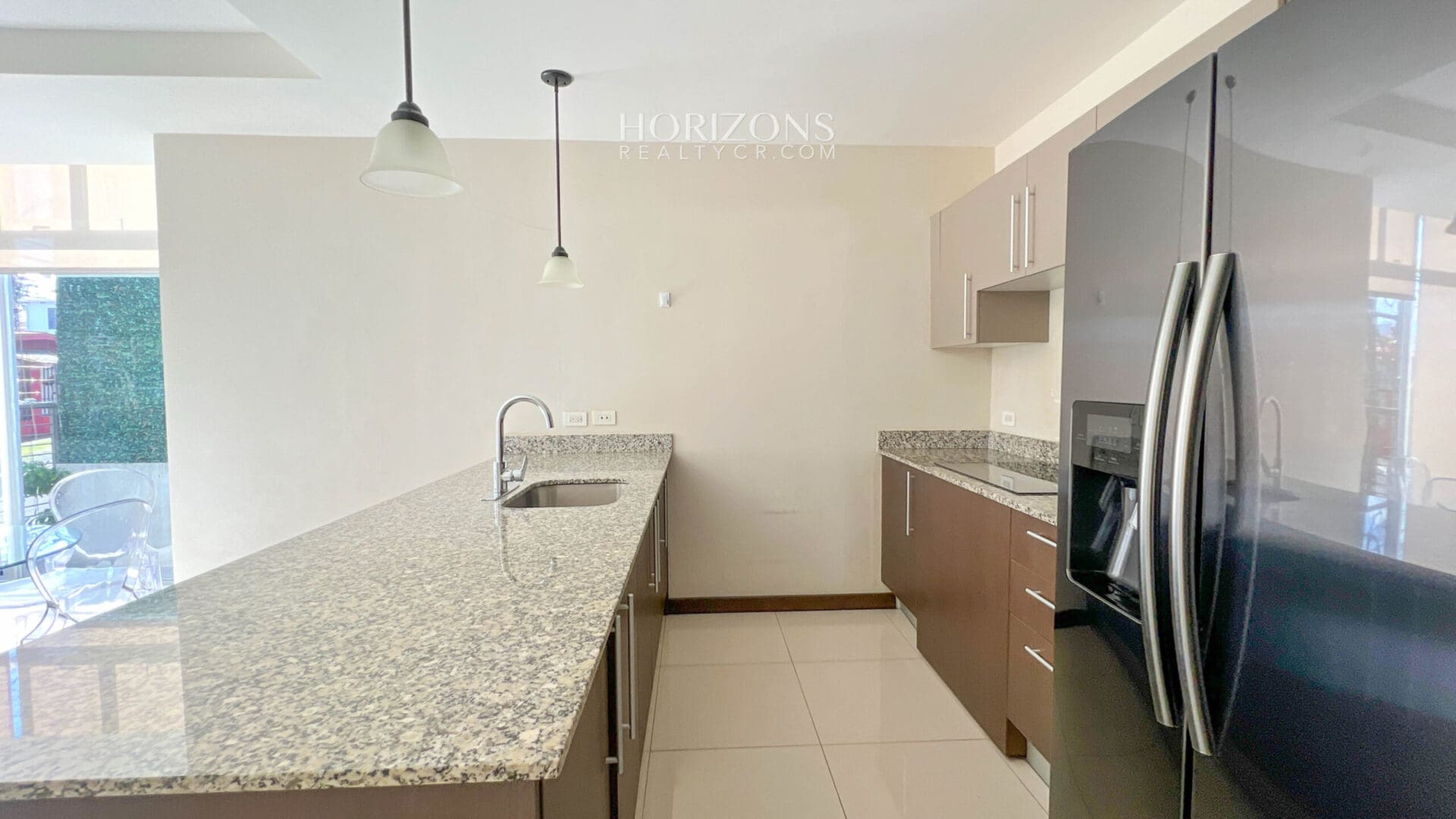 Venta de Moderno Apartamento Amueblado a 1.7 KM de La UCR 1 Habitación 1 Parqueo Oportunidad de Inversión  nja1092