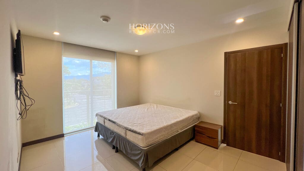 Venta de Moderno Apartamento Amueblado a 1.7 KM de La UCR 1 Habitación 1 Parqueo Oportunidad de Inversión  nja1092