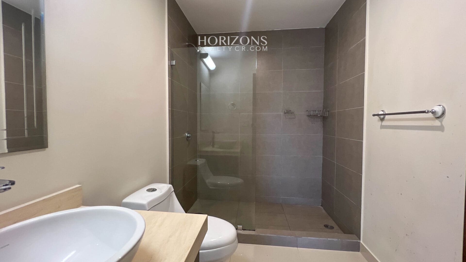 Venta de Moderno Apartamento Amueblado a 1.7 KM de La UCR 1 Habitación 1 Parqueo Oportunidad de Inversión  nja1092