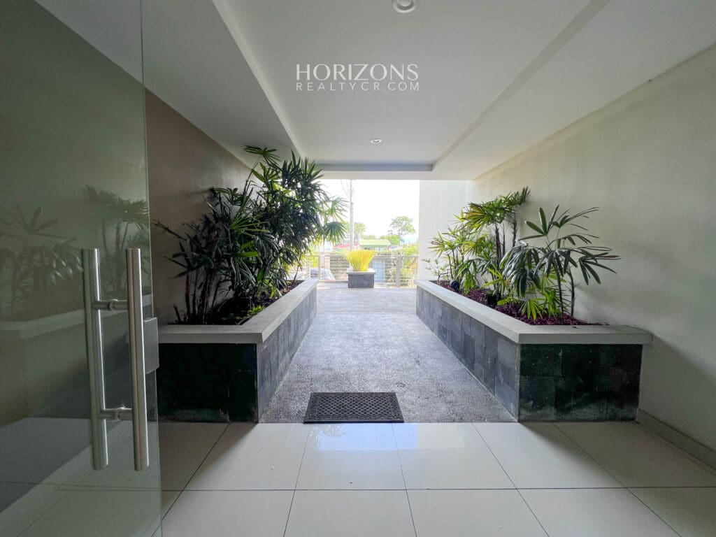 Venta de Moderno Apartamento Amueblado a 1.7 KM de La UCR 1 Habitación 1 Parqueo Oportunidad de Inversión  nja1092