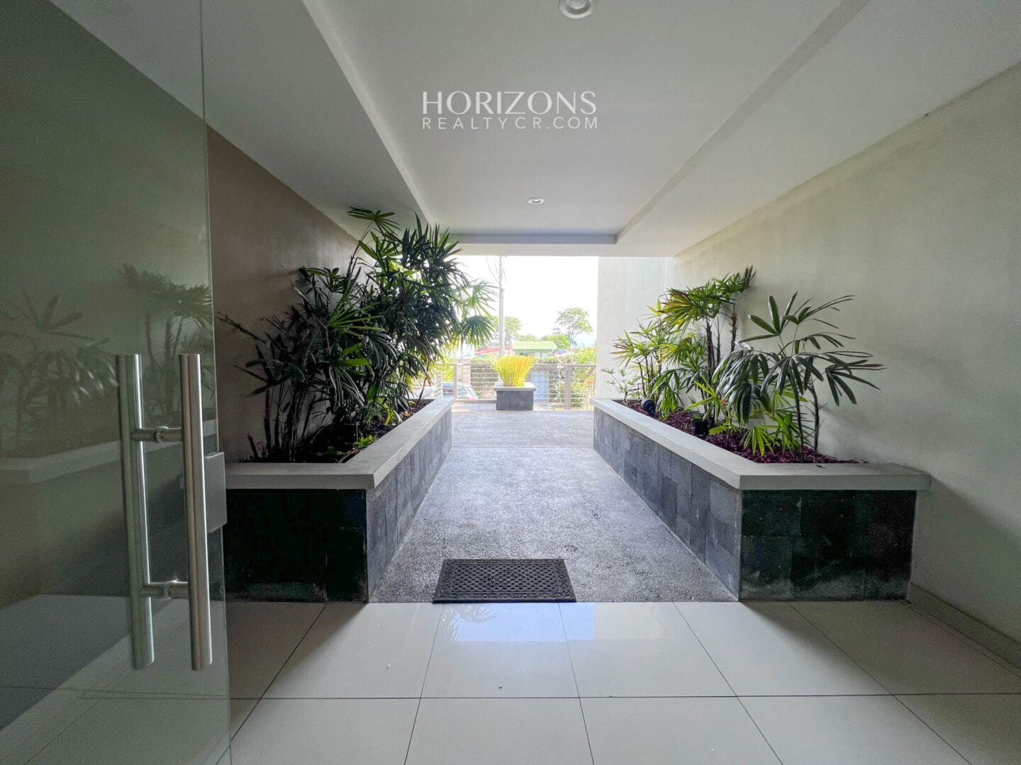 Venta de Moderno Apartamento Amueblado a 1.7 KM de La UCR 1 Habitación 1 Parqueo Oportunidad de Inversión  nja1092