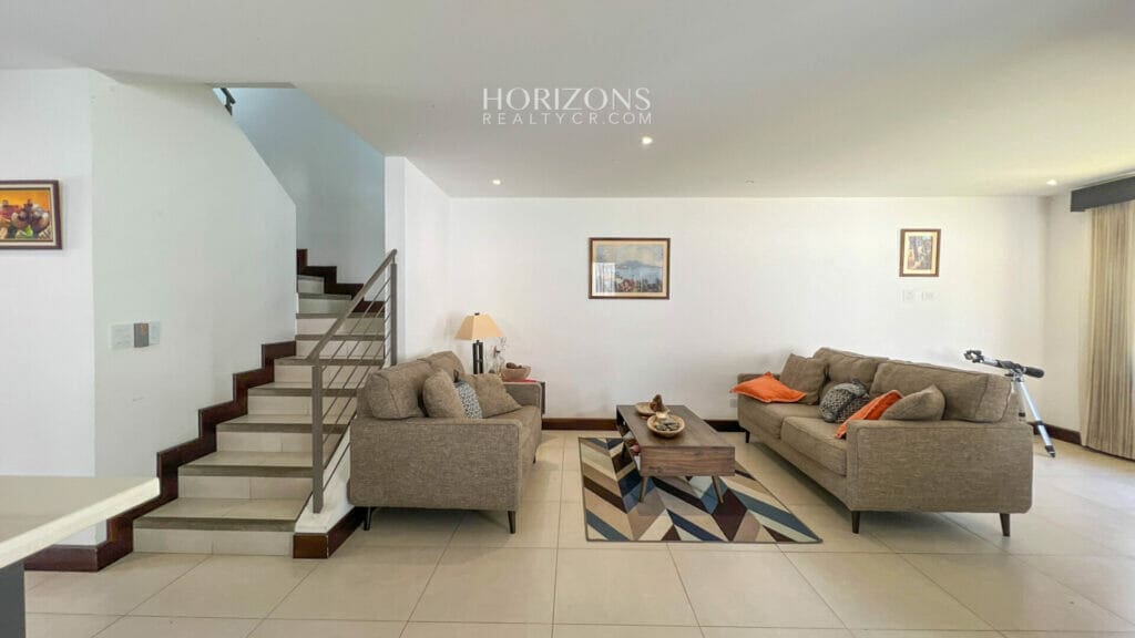 Venta De Casa En Condominio 4 Habitaciones 4 Parqueos En Sabanilla Nja1095