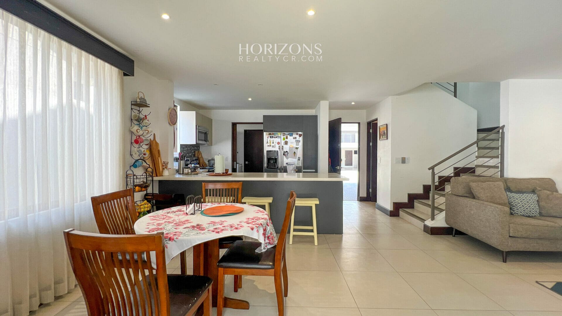 Venta de Casa en Condominio 4 Habitaciones 4 Parqueos en Sabanilla nja1095