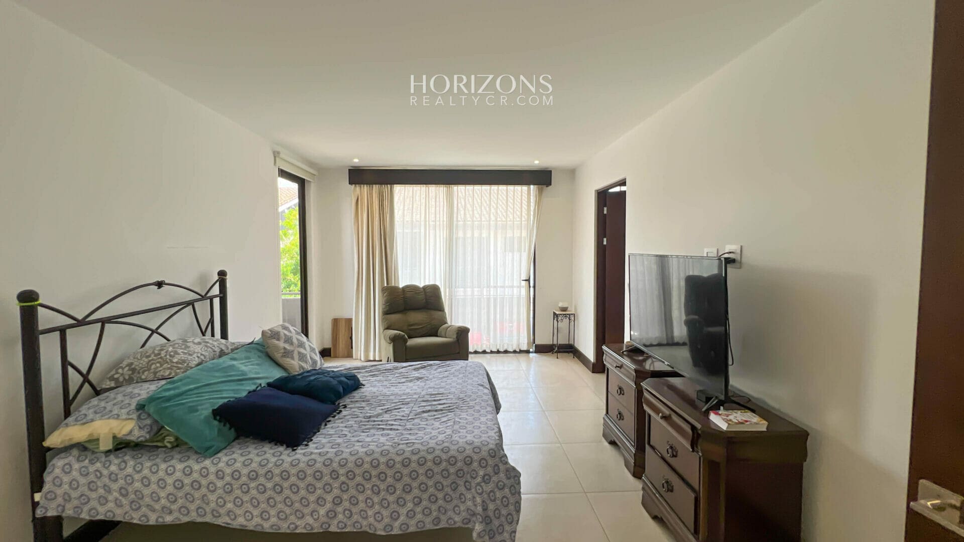 Venta de Casa en Condominio 4 Habitaciones 4 Parqueos en Sabanilla nja1095