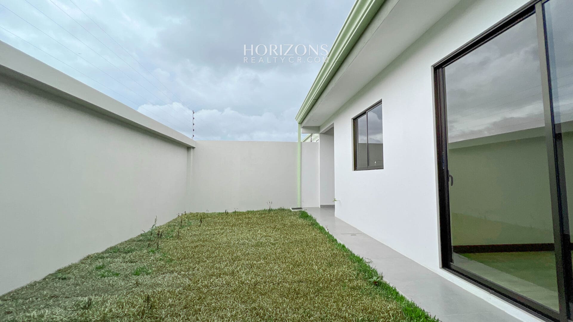 Casa Nueva de una Planta en Condominio / Cartago 3 Dormitorios nja1099