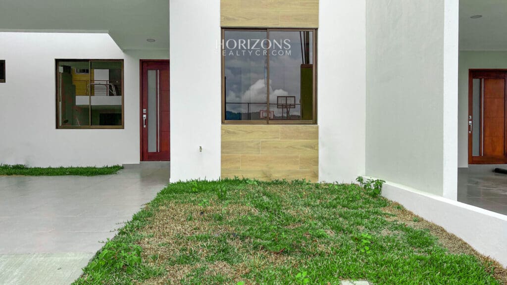 Casa Nueva de una Planta en Condominio / Cartago 3 Dormitorios nja1099